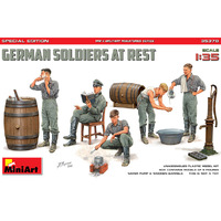 MiniArt German Soldiers At Rest 1/35